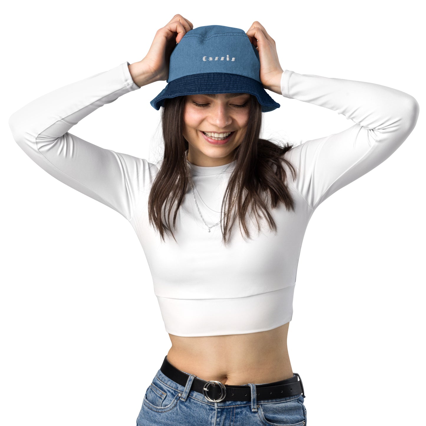 Cassis bucket hat with bold white embroidery