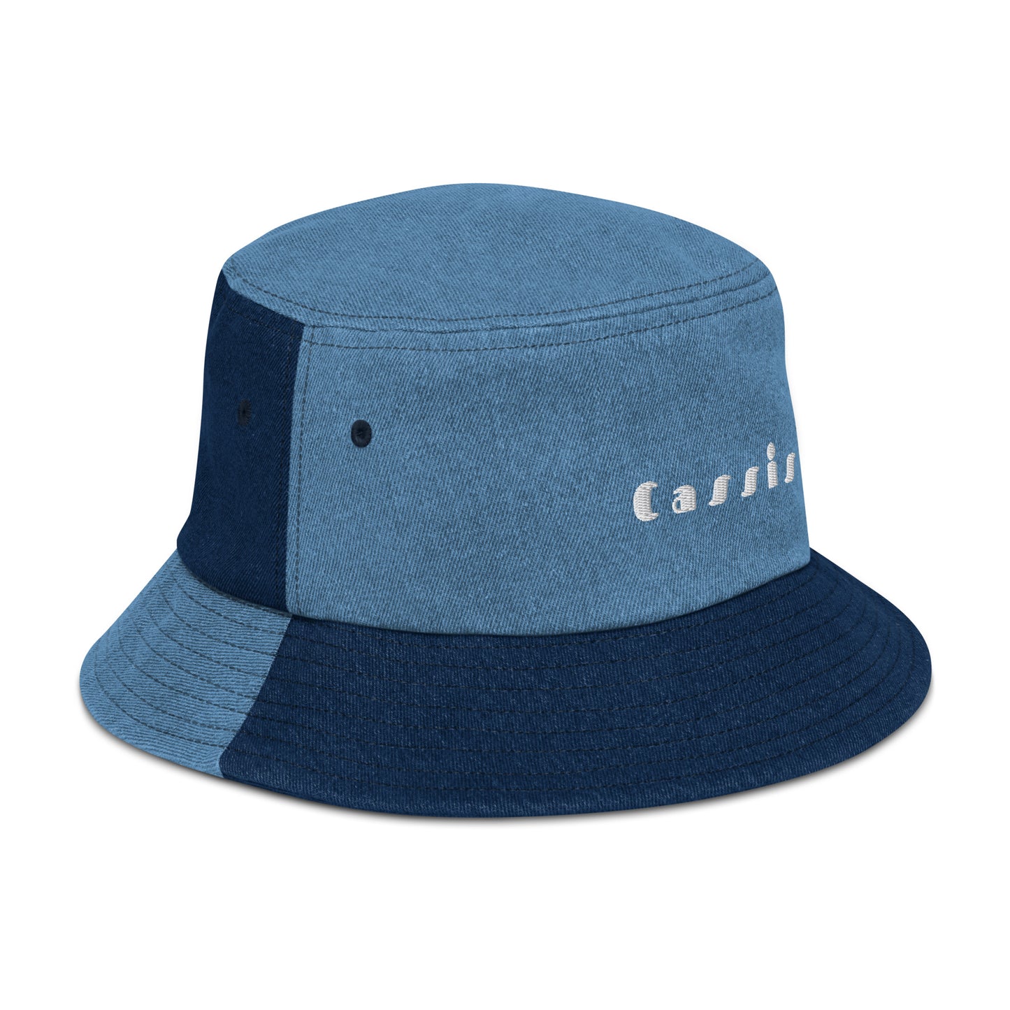 Cassis bucket hat with bold white embroidery